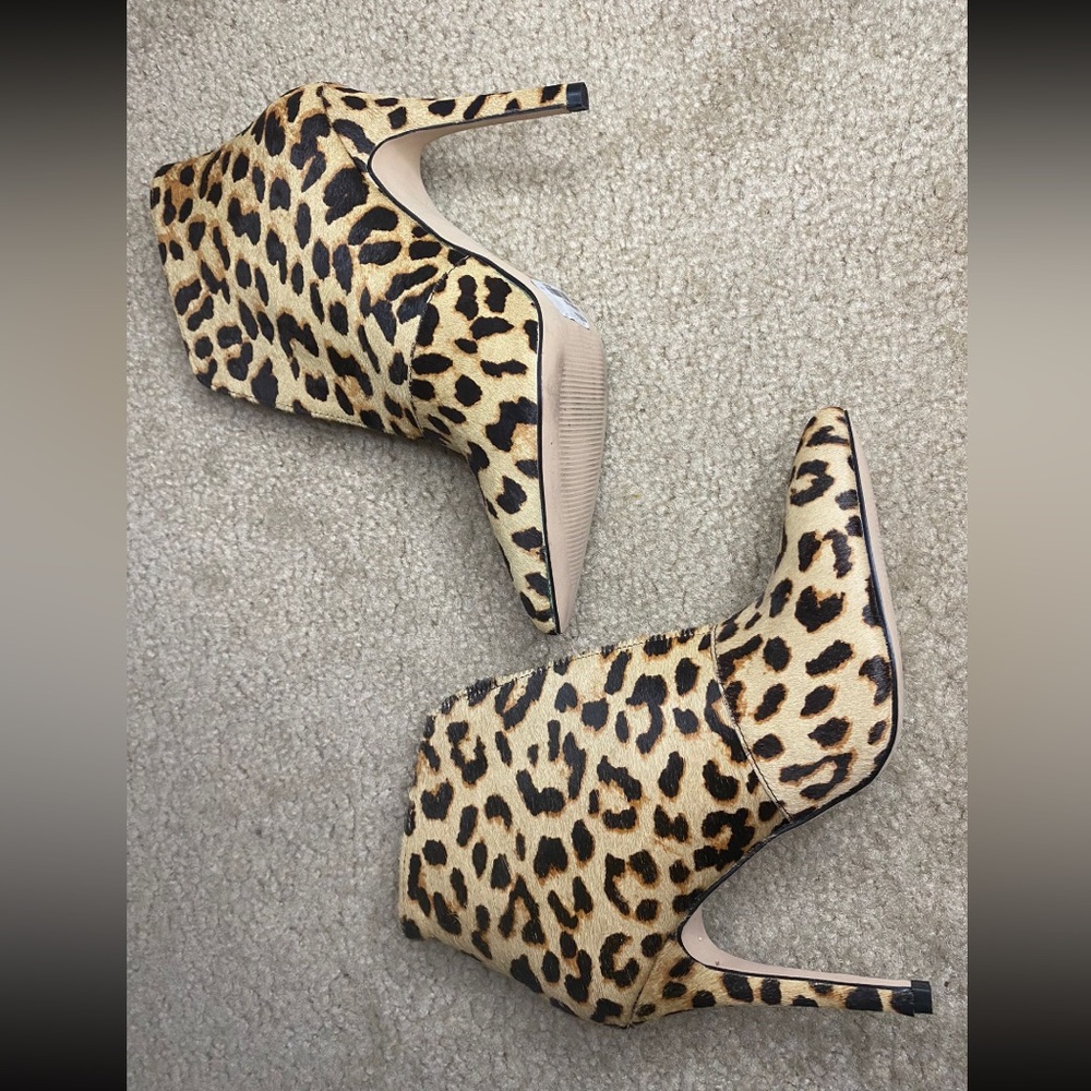 Leopard Print Aldo Boot Heels Size 7 - image 1